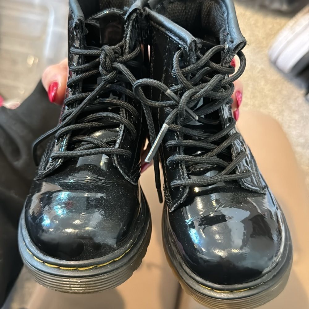 Toddler Doc Martens patent black boot - Picture 3 of 5